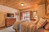 Lovely New Mexico Retreat w/ 4 Private Balconies! - 3-نجوم