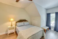 < 1/2 Mi to Old Town: Cozy Bluffton Getaway - parking