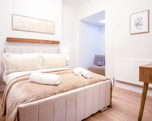 Seascape Retreat - 3 Bedroom Flat - Porthcawl Hotels in Llanelli