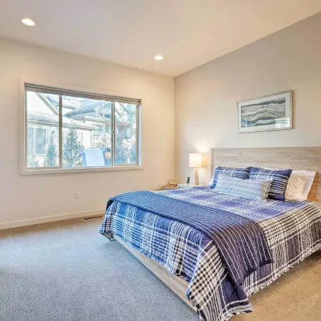 Luxury Mt Bachelor Retreat w/ Hot Tub & Patio