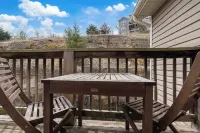 Urban Farmhouse - Refreshing Pool! - Homestays