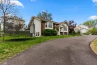 Spacious Retreat: Garden Serenity, Sleeps up to 11