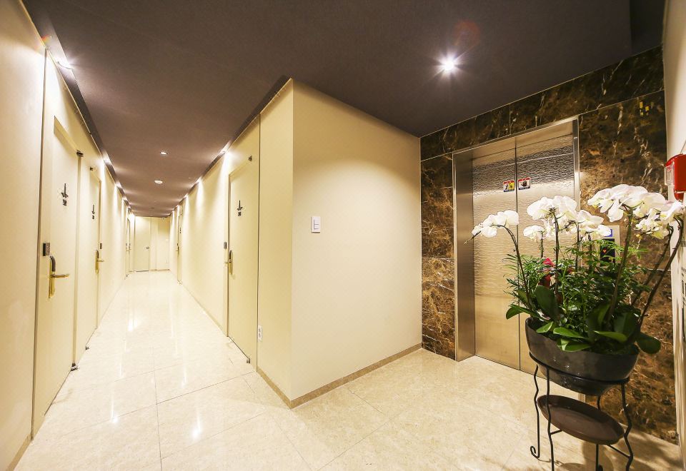 호텔 스타프리미어 역삼 객실 또는 로비 이미지