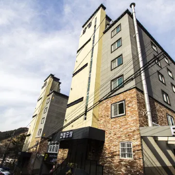 Busan Hakjang Angel Отели рядом с достопримечательностью «Университет Донга»