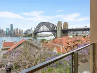 Boutique 2-Bed with Stunning Sydney Harbour Views Hotels in Kirribilli