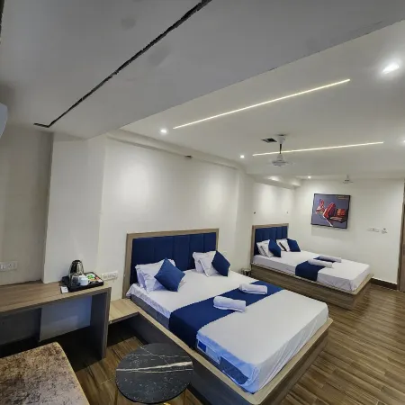Hotel Lakhdatar