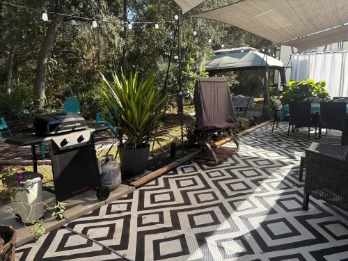Pet Friendly, Modern Tour Bus Oasis!