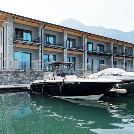 Lago Dorato Marina Lodge - Lakefront