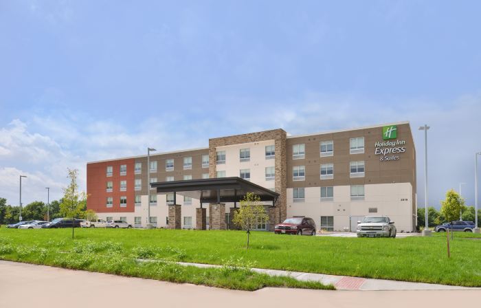 Holiday Inn Express & Suites OMAHA AIRPORT by IHG
