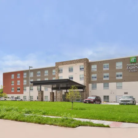 Holiday Inn Express & Suites OMAHA AIRPORT by IHG