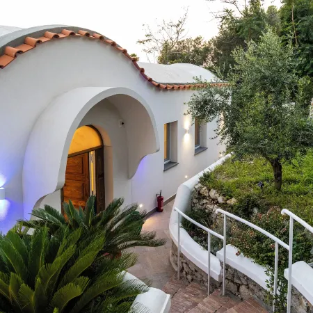 Elegant Villa In Anacapri | Infinity Pool & Design