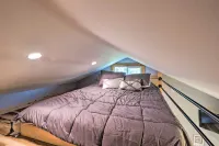 Marshall Studio w/ Loft, Hot Tub & Views! - parking
