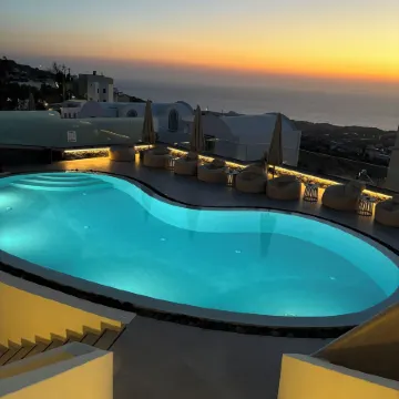 Kudos Suites Firostefani