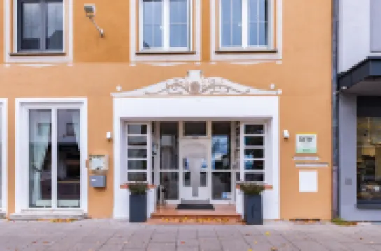 جارنر هوتل فريدريخشافن باي آيتش جي فنادق في 