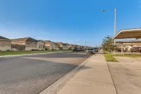 2 Mi to DHR Health: Commuter-friendly Pharr Apt - Homestays