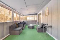 Inviting Pocono Mtn Retreat < 7 Mi to Slopes! - Country Houses