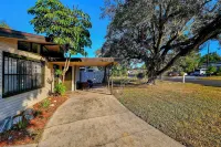 2 Mi to Cocoa Riverfront Park: Home w/ Patio! - Wifi