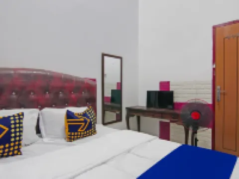 Hotel O Putri Guest House Syariah Near Spbu Rimbo Panjang Hotels in Kampar Regency