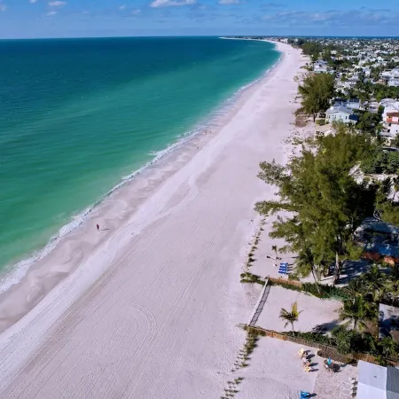 Charming Ground Level Resort Style 3 unit Condo  - unit C