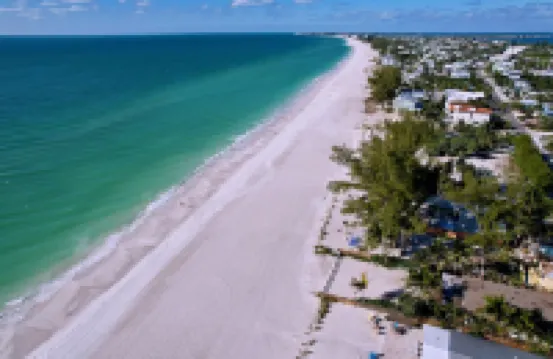 Charming Ground Level Resort Style 3 unit Condo  - unit C