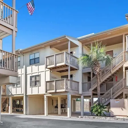 1 bed Beach Pools Waterfront Boating Palmaway