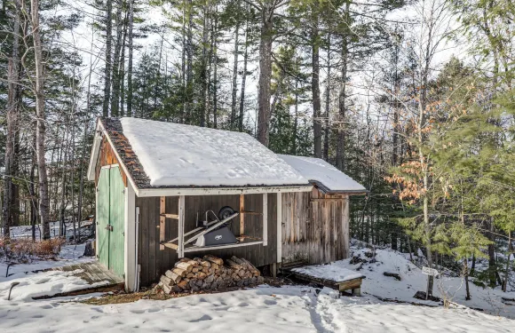 迷人的賈弗雷小屋配有露台和烤架！