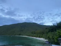 Playcation in Paradise villa with endless water view