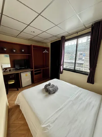 Double D Rooms & Cafe