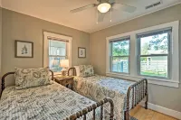 The Blue Crab Cottage - 3 Blocks from the Beach! - WiFi