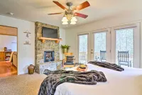 Idyllic Creekside Bryson City Gem w/ Fire Pit!