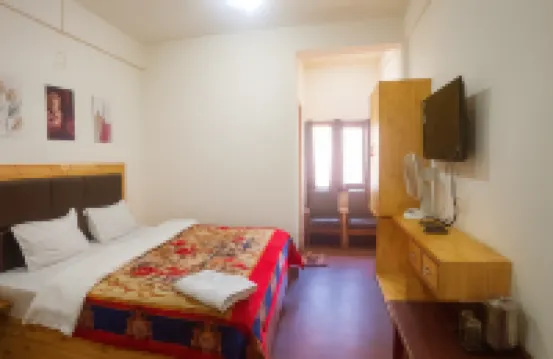 The Prasher Lodge, Near Mall Road Manali