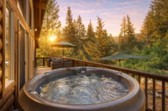 Raven Haven Lodge 2 Bedroom Home by RedAwning