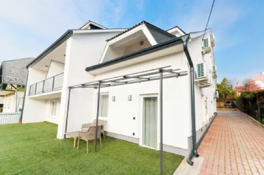 Villa Oliver 2 Hévíz فنادق في 