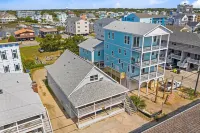 "Sand Dollar Suites" Suite 4: A Short Stroll from Our Sandy Shores!