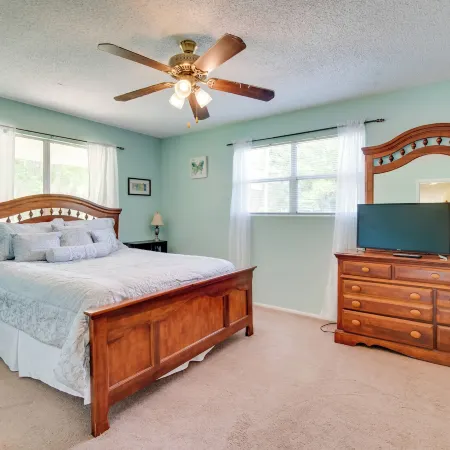 Docks + Balcony: Peaceful River Abode in Dunnellon