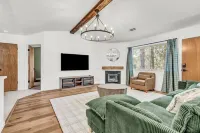 Modern Mountain Calm – Oakhurst Home by Yosemite