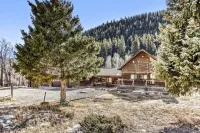 Black Hawk Getaway W/ Hot Tub 3 Bedroom Cabin