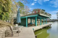 Private Hot Tub & Dock! Lakefront Log Cabin Oasis - Wifi
