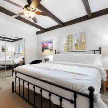 West Sedona Gem with Hot Tub, Walk to Trails, Shops & Restaurants Rooms