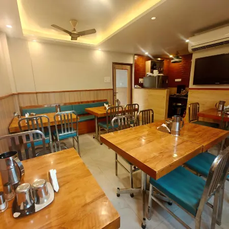 Wooden Park Hotel - Near DLF IT Park Отели рядом с достопримечательностью «Бизнес-комплекс DLF IT Park»