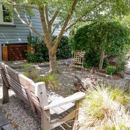 Spacious 4-bed Home in Central Tenterfield