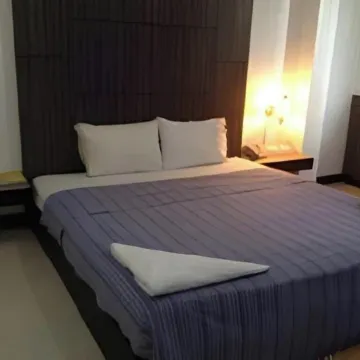 Ladtana Phetarmonchai Hotel Отели в г. Паксе