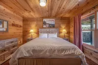 Straight from the Heart 3 Bedroom Cabin by RedAwning