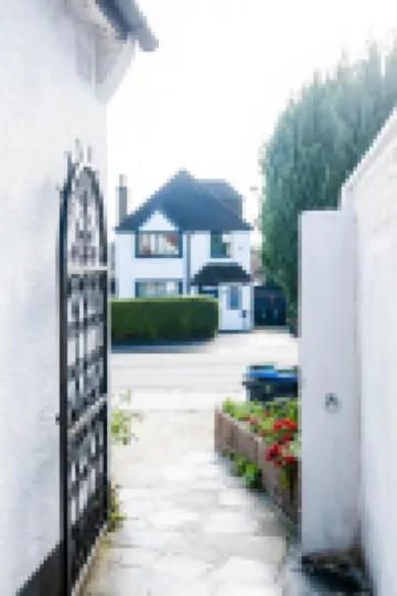 Modern Serviced Accommodation Near East Croydon Addington House-"easy Acess to Central London"