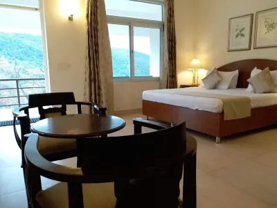 Home in the Hills, Resort & Restaurant Hotels in 