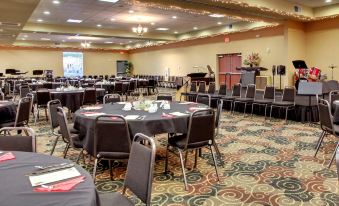 Cobblestone Hotel & Suites - Broken Bow