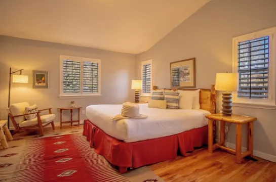 In the Heart of Hailey; Private Pet-friendly 3 Bedroom Home With Garage