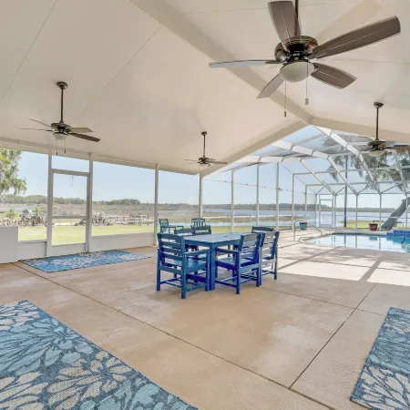 Lakefront & Poolside! Family Retreat in Hernando