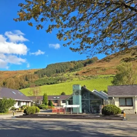Snowdonia Mountain Lodge Отели рядом с достопримечательностью «Замок Долбадарн»