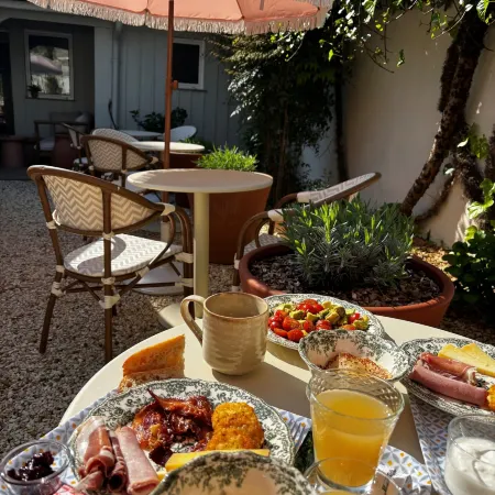 Hôtel le Clos Huguerie - Boutique Hôtel - Bordeaux Centre Отели рядом с достопримечательностью «Дворец Галлиен»